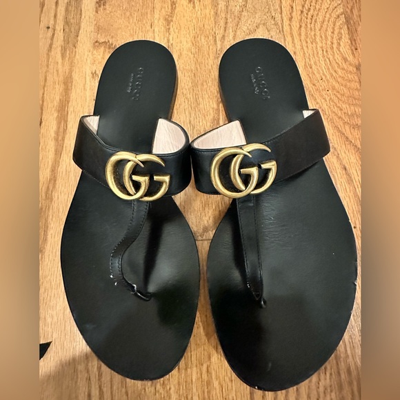 Gucci leather thong sandals with double G - Picture 2 of 5